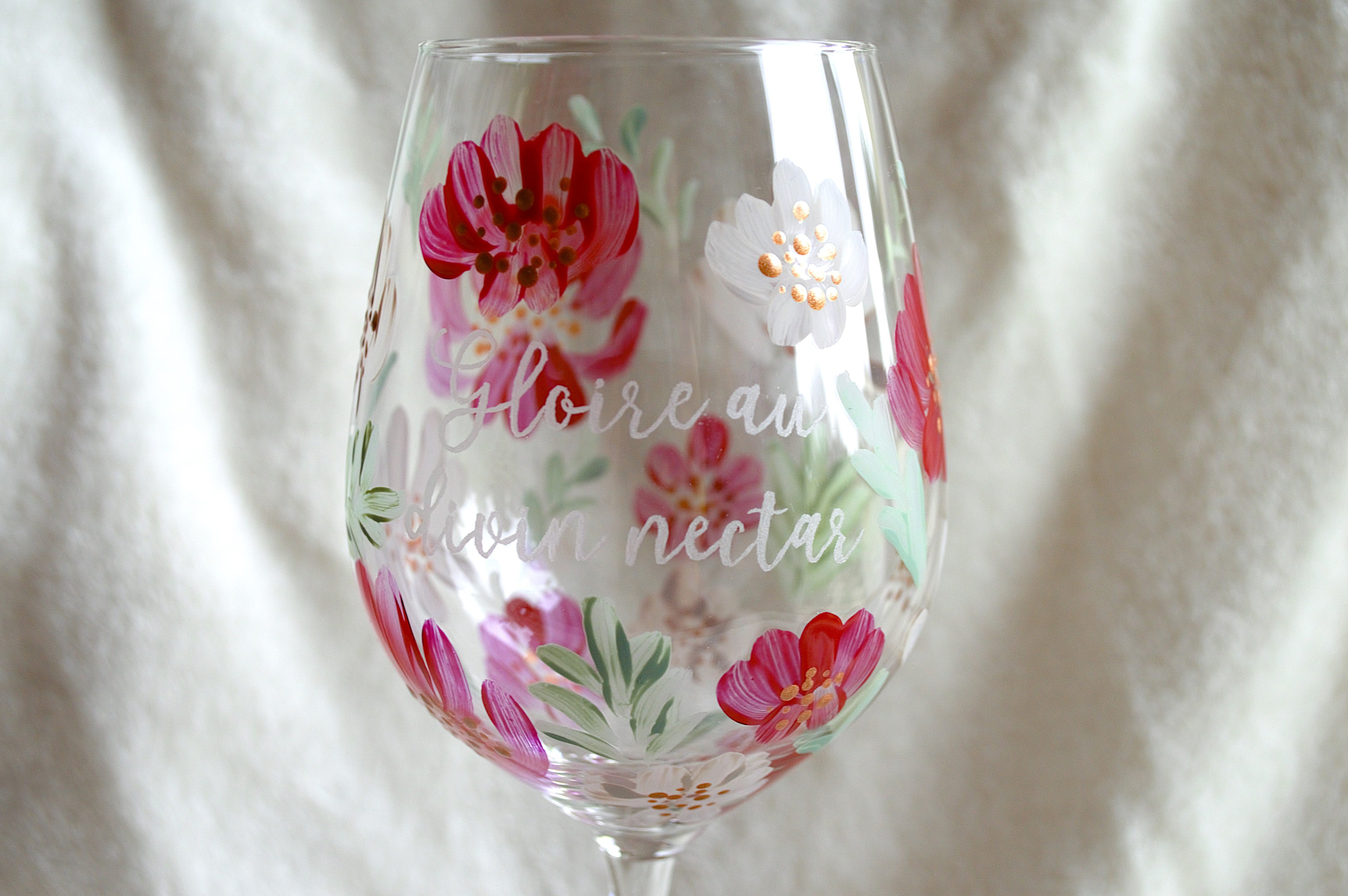 Verre à vin personnalisé motif fleuri