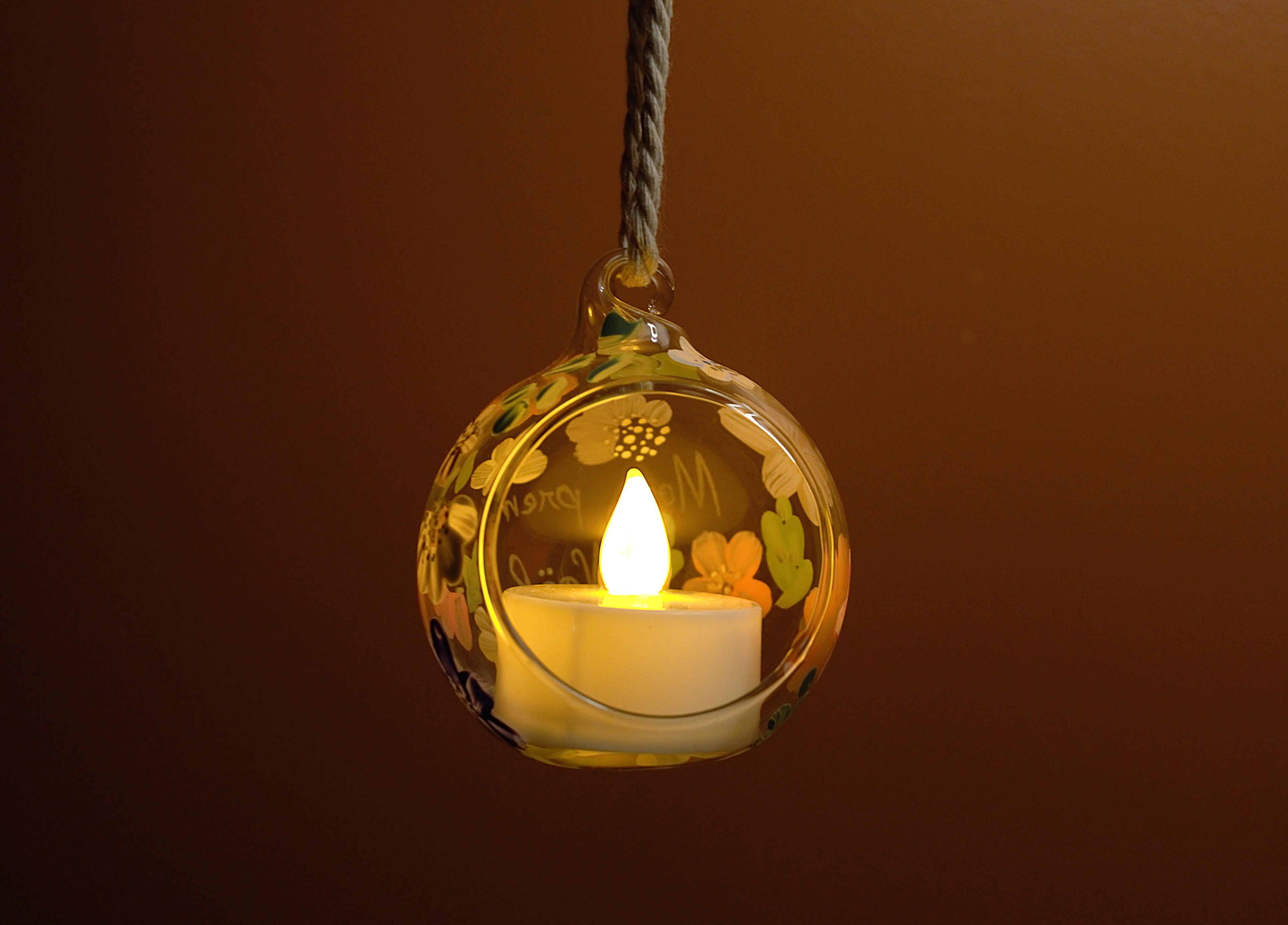 Boule en verre illuminée à suspendre personnalisée